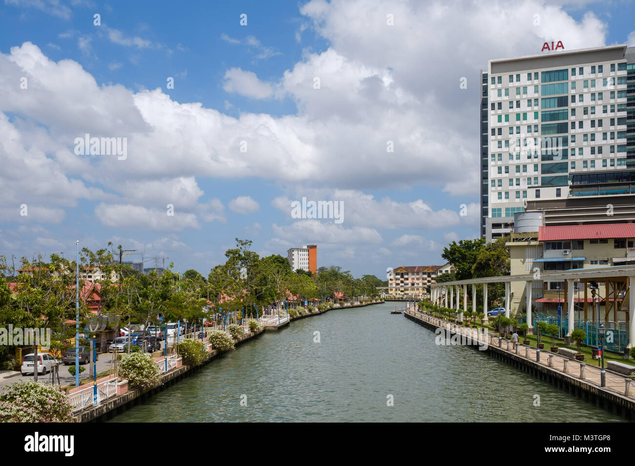 MALACCA, MALAISIE - février 04, 2018 : Ancienne et nouvelle ville de Malacca divisée par la rivière. Banque D'Images