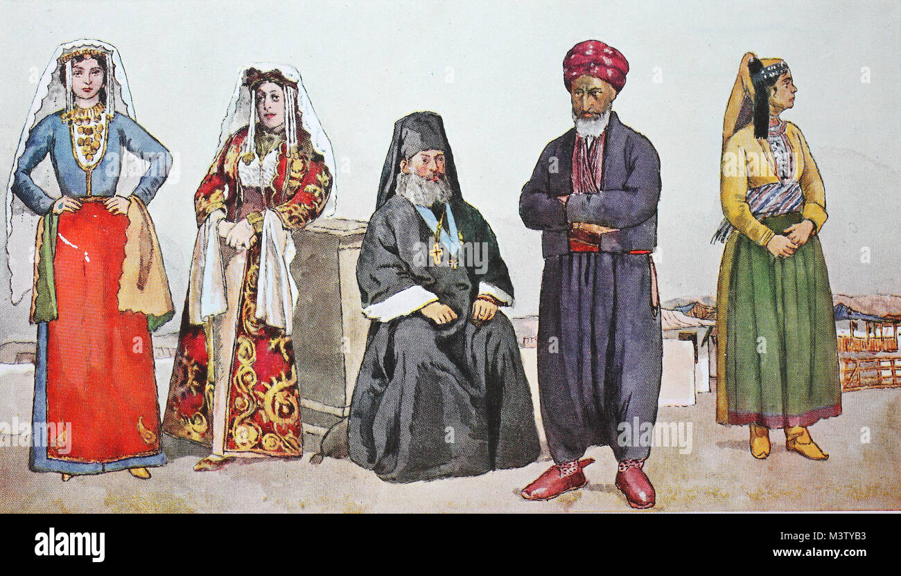 La mode, les vêtements, les costumes traditionnels dans le sud-ouest du Caucase, de la gauche, deux femmes arméniennes d'Achalzich, une dans une maison-robe et costume de fête d'une mariée, puis un moine de monastère de Ghélati près de Kutais, puis un citoyen turc de Kars et une fille de Jezid kurde Alexandropol numérique, amélioration de la reproduction à partir d'un original de l'année 1900 Banque D'Images