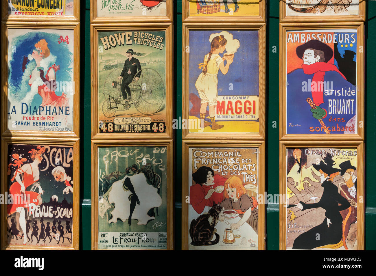 La célèbre affiche de Le Chat Noir, le chat noir, et d'autres photos à Montmartre, Paris sur Le Chat Noir était un cabaret club à Montmart Banque D'Images
