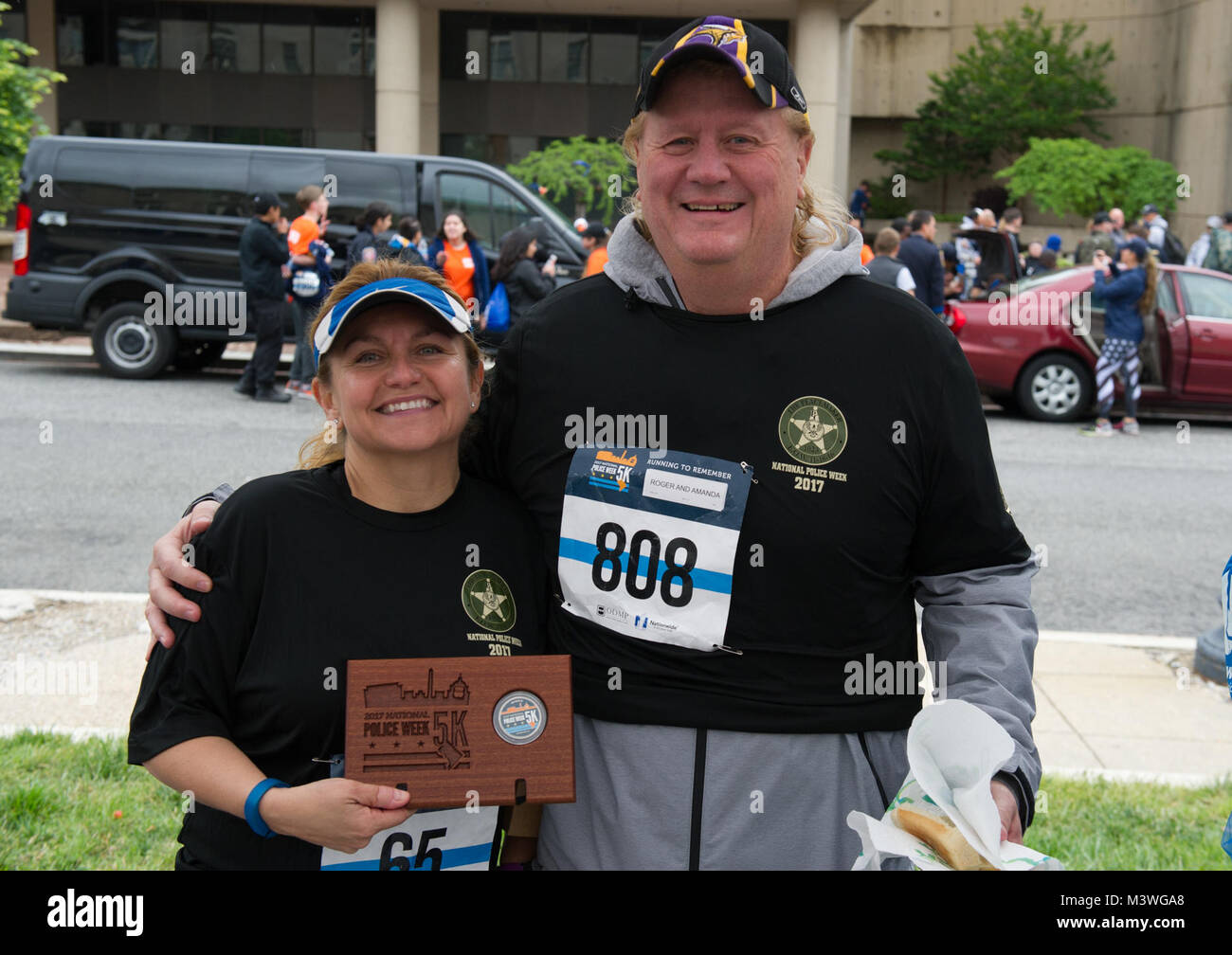 -Washington, DC, le 13 mai, 2017. Les membres de la U.S. Marshals Service couru la 11e édition de la Semaine nationale de la Police 5K de l'application de la loi en l'honneur des héros qui ont donné leur vie dans l'exercice de leurs fonctions. Cette année, l'USMS courut à l'honneur Patrick DUSM Carothers qui a été tué dans l'exercice de ses fonctions en novembre 2016 alors que l'appréhension d'un fugitif violent. Photos par : Shane T. McCoy / US Marshals la semaine de la Police 5K 2017-36 par U.S. Marshals Service Banque D'Images