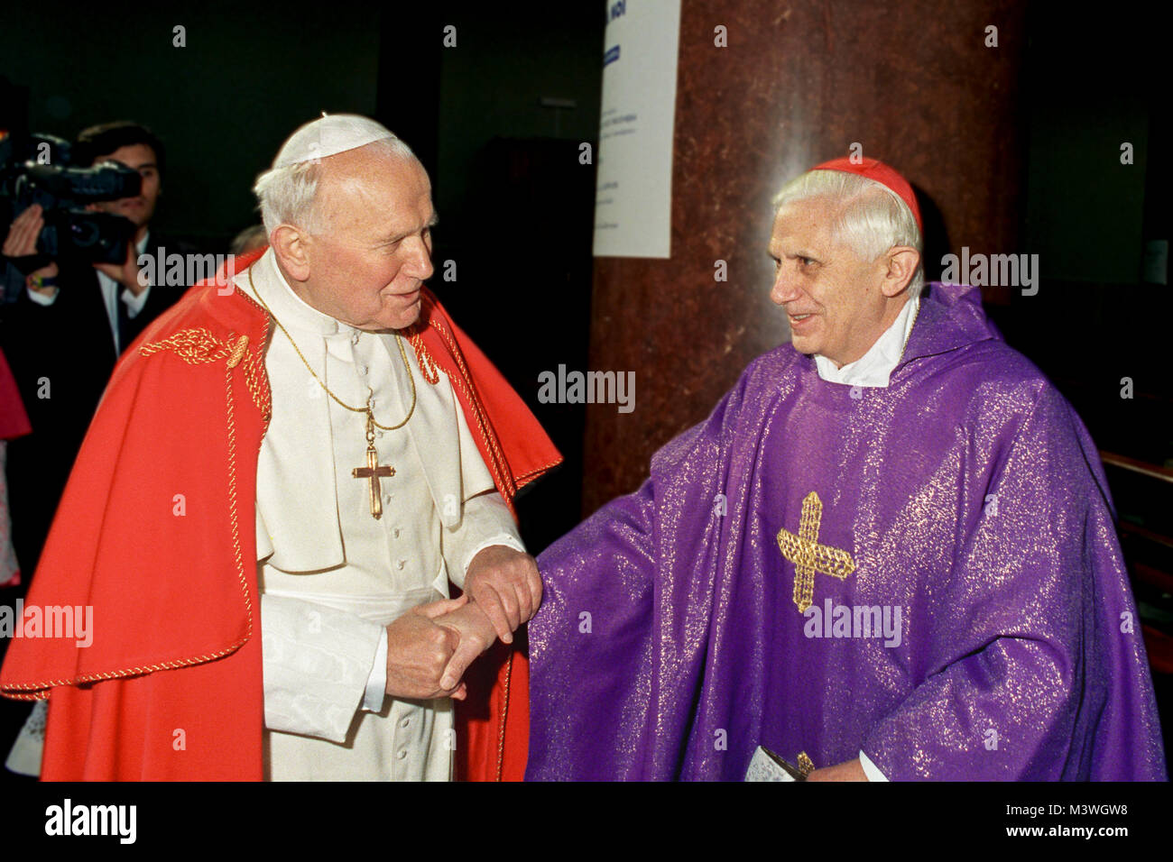Le Pape Jean Paul II et le Cardinal Joseph Aloisius Ratzinger 2 Aprile 1995 Banque D'Images