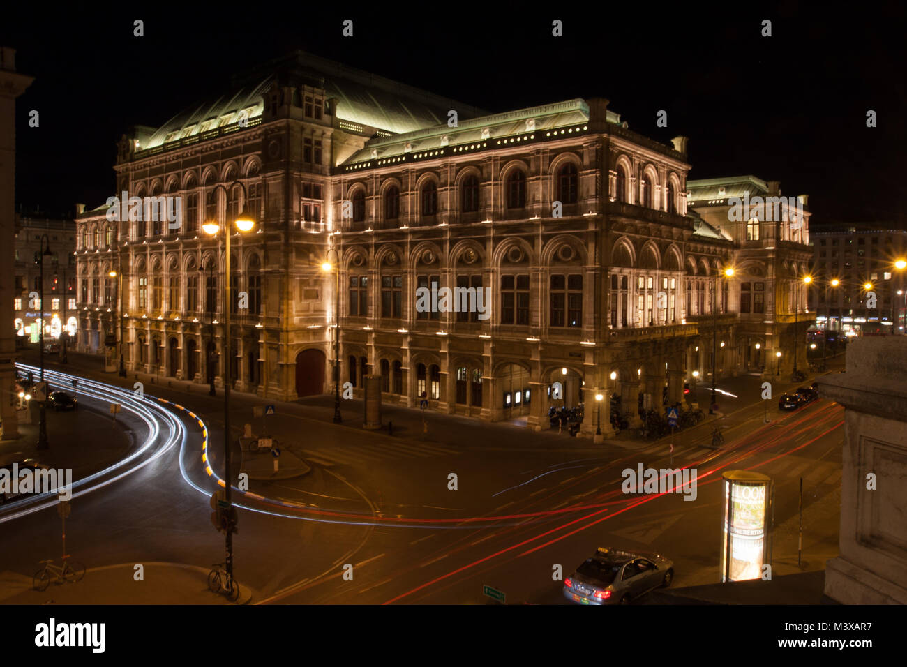 Maison de l'Opéra d'Etat de Vienne la nuit Banque D'Images