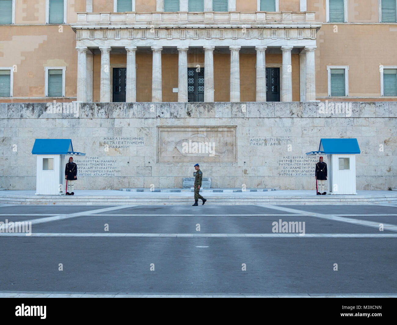 Les gardiens de la Place Syntagma le Parlement d'Athènes Banque D'Images