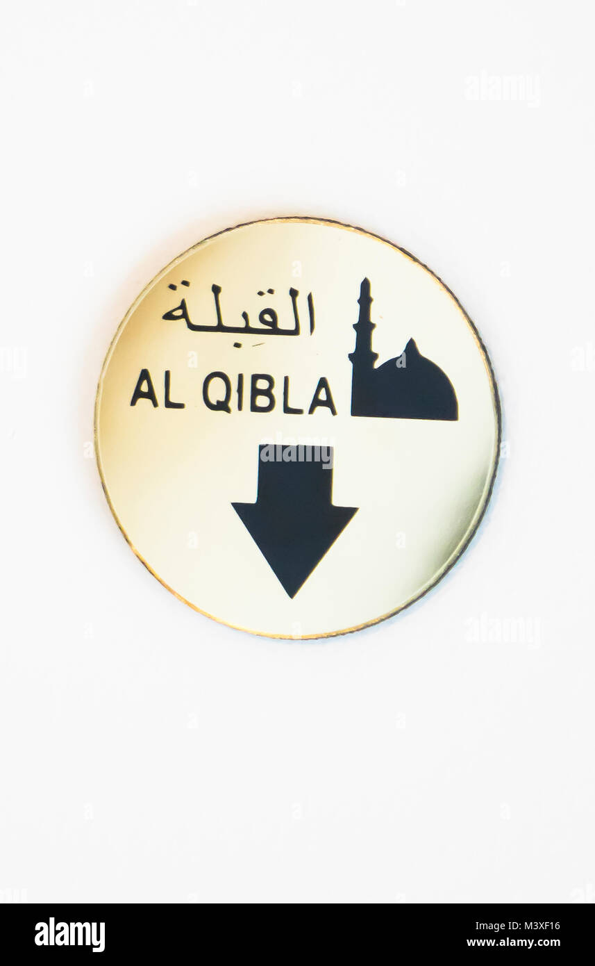 Al Qibla signer dans l'hôtel plafond, indiquant la direction de La Mecque, donc la façon dont les musulmans doivent faire face pendant la prière Banque D'Images
