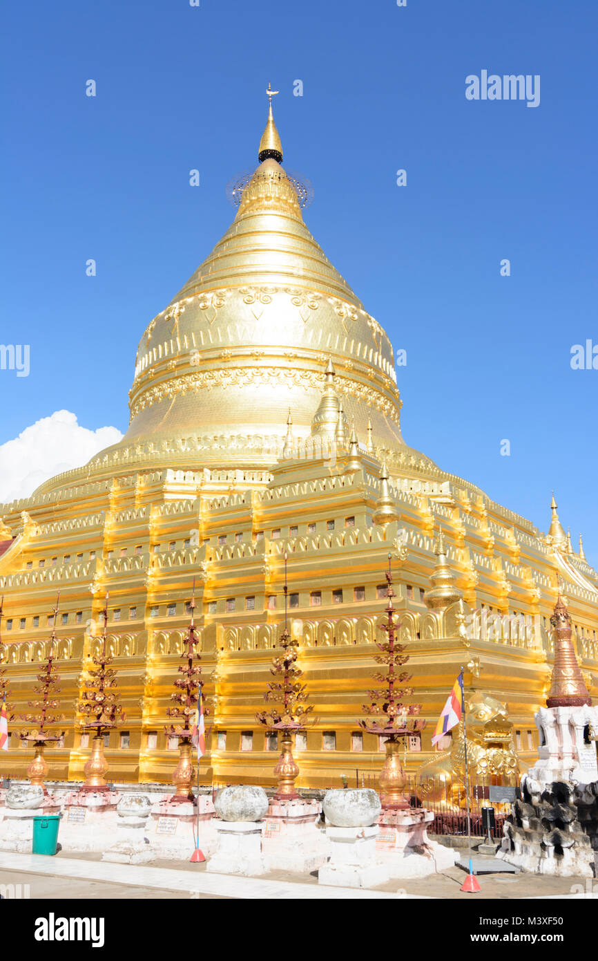 Bagan : Pagode Shwezigon, stupa, , Région de Mandalay, Myanmar (Birmanie) Banque D'Images