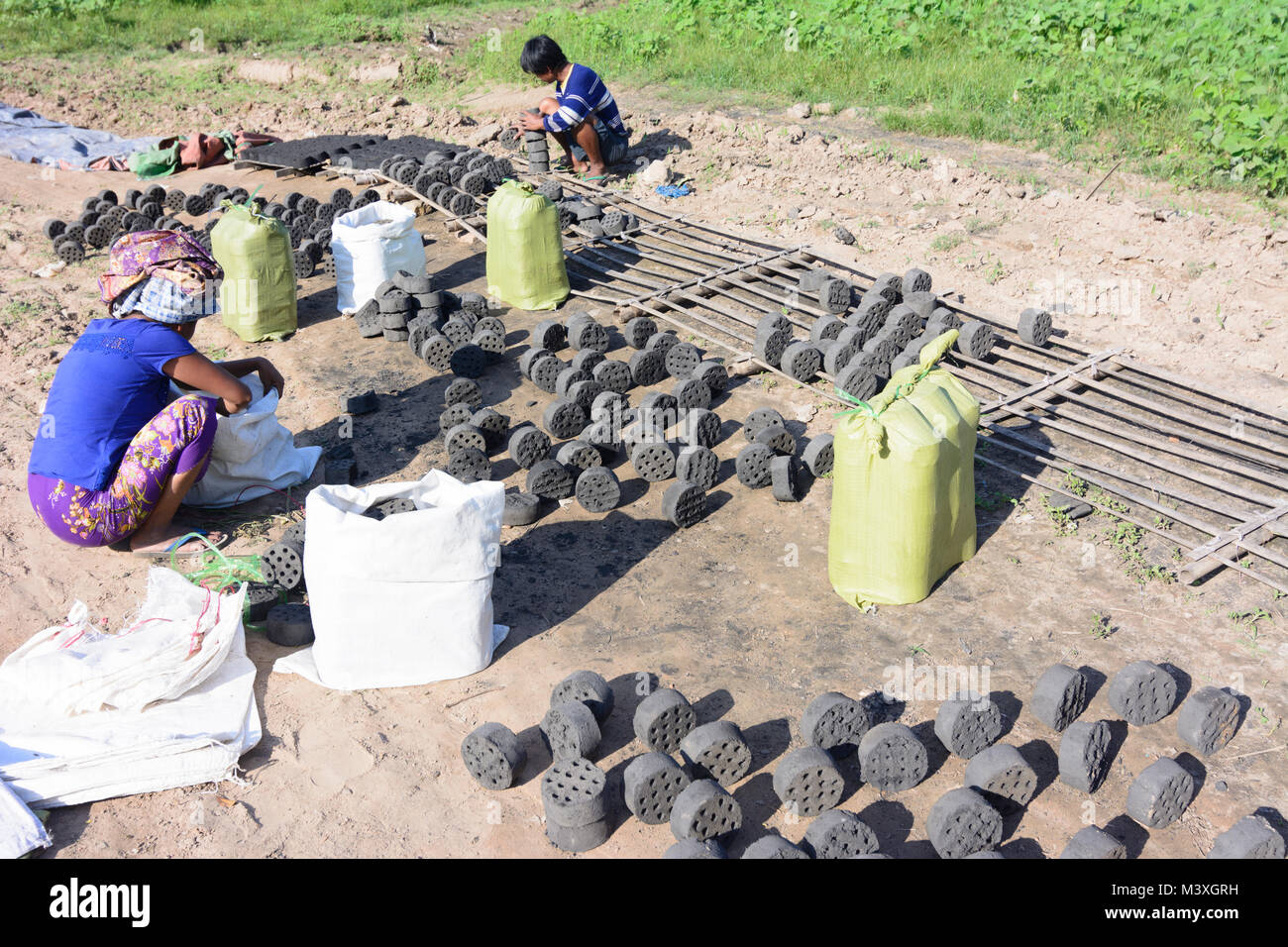 Inwa (AVA) : la fabrication de briques, , Région de Mandalay, Myanmar (Birmanie) Banque D'Images