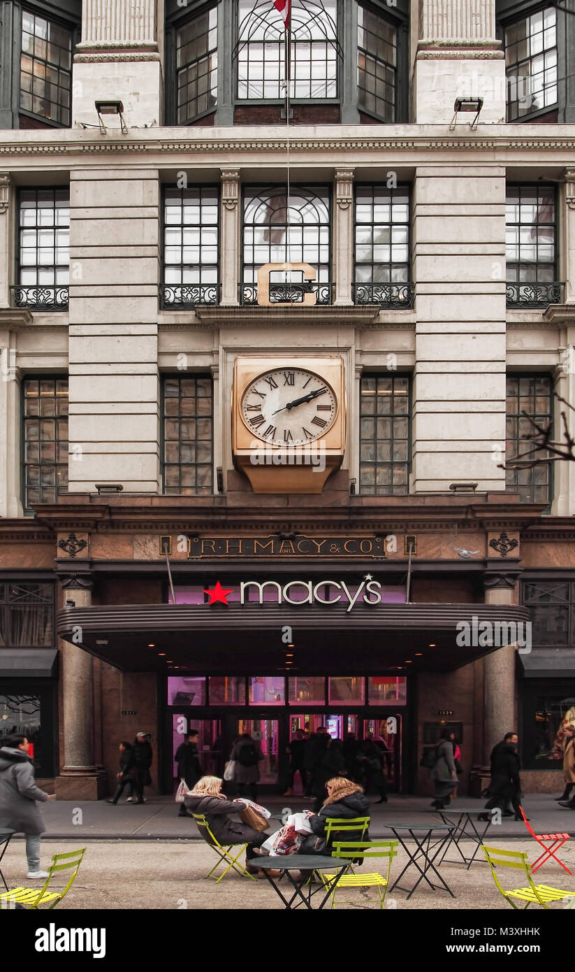 New York , New York, USA. 1 février, 2018. Entrée du célèbre grand magasin Macy's à Times Square, New York Banque D'Images