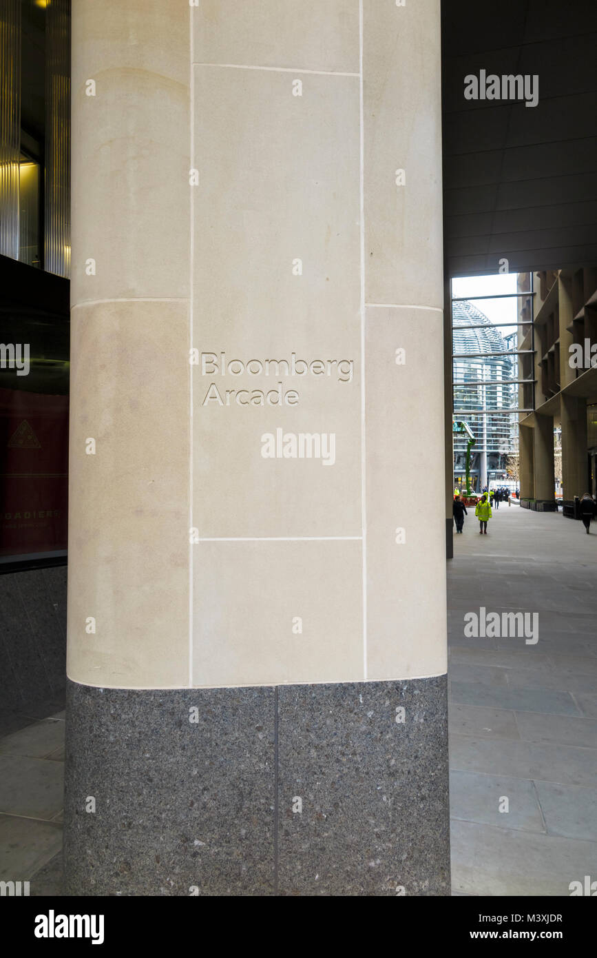 Grâce à l'Arcade Bloomberg Bloomberg Bloomberg à Londres, nouveau siège européen et bureaux, la reine Victoria Street, City of London EC4 Banque D'Images