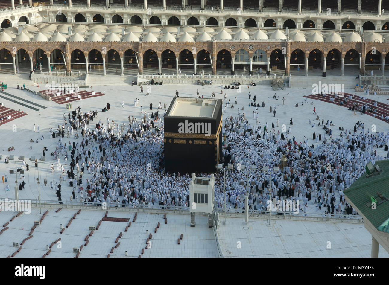 Et la prière de Tawâf autour AlKaaba musulmans à La Mecque, en Arabie Saoudite, Vue de dessus de l'antenne Banque D'Images