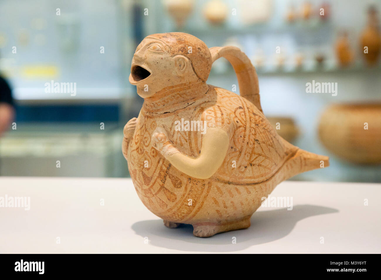 Figurine d'un homme trouvé dans la sirène du cimetière nord de Knossos archaïque autour de 700 avant J.-C., Musée archéologique d'Héraklion, Iraklio, île de Cr Banque D'Images