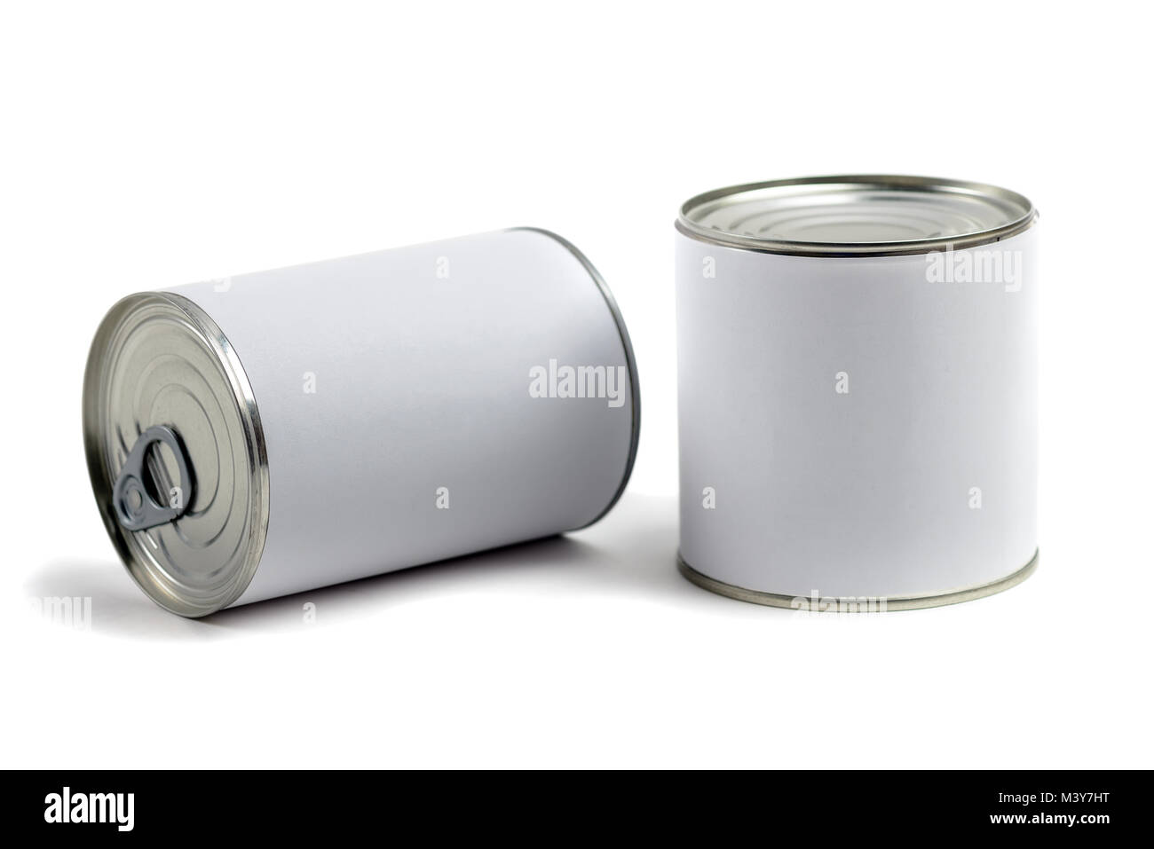 Boîtes de conserve alimentaire sur fond blanc Banque D'Images