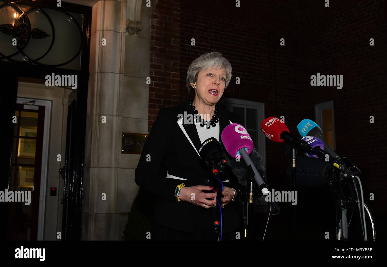 Belfast, Royaume-Uni. 12 Février, 2018. Premier ministre Theresa peut donne une conférence de presse au parlement de Stormont à Belfast pendant que se poursuivent les pourparlers entre les parties dans la restauration du gouvernement décentralisé. Credit : Mark Winter/Alamy Live News Banque D'Images