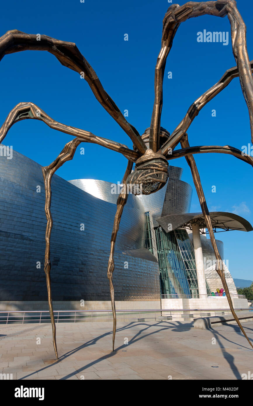 L'Araignée géante sculpture.Titre:Maman (mère).Artitst : Louise Borgeois (1911-2010).Musée Guggenheim Bilbao..Espagne Banque D'Images