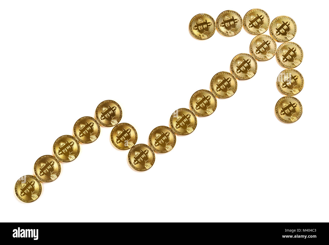 Les bitcoins en forme de flèche montée avec clipping path concept d'augmentation de prix de devise crypto Banque D'Images