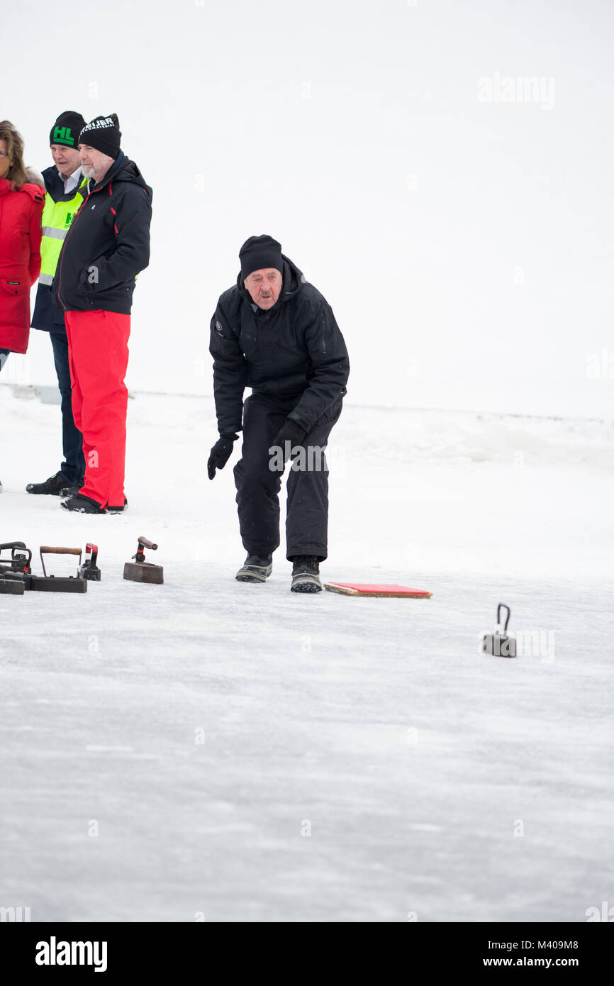 Le fer à friser la glace de mer.Le fer est utilisé pour la compétition de curling comme des rochers 2018 Banque D'Images