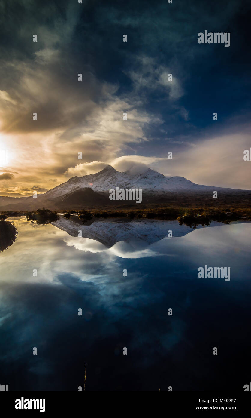 Les Cuillin reflétée - Isle of Skye Banque D'Images