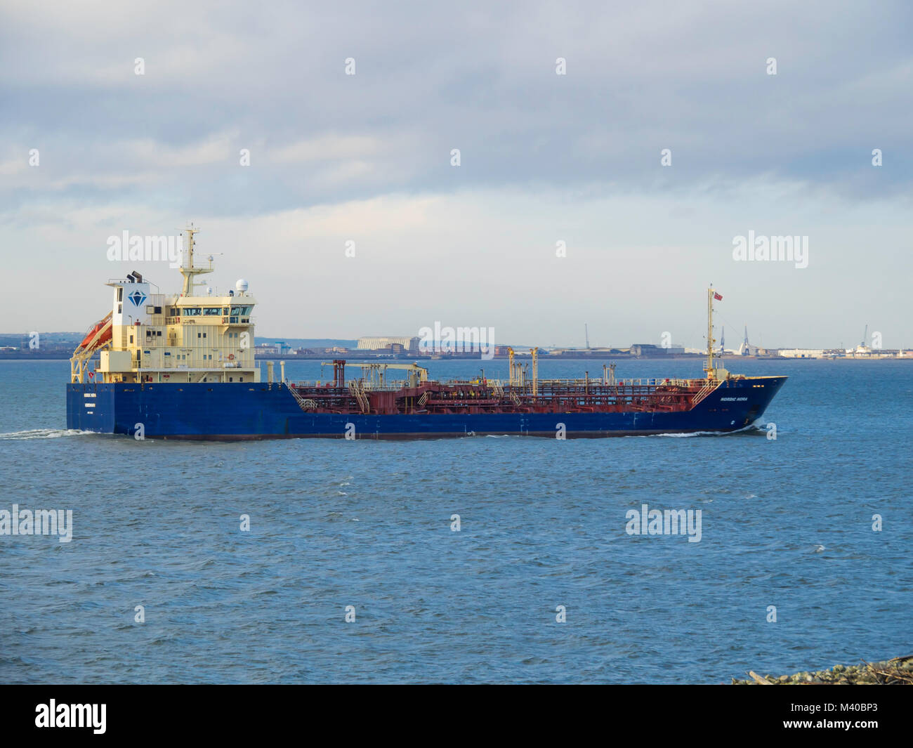 Transporteur de produits chimiques ou d'huile , NORA NORDIQUE numéro OMI 9130810 au départ de la Rivière Tees England UK pour la destination Rotterdam Banque D'Images