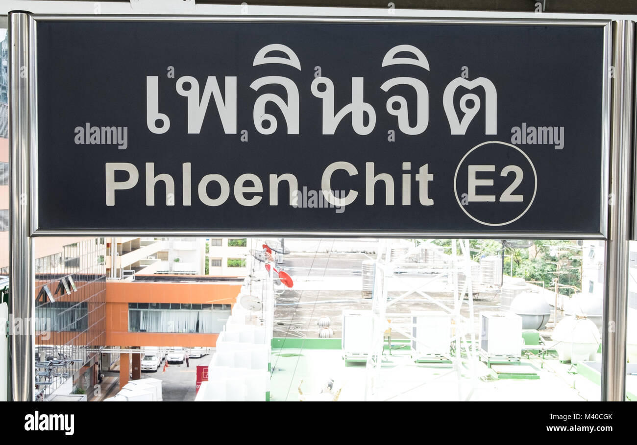 Signe pour Phleon Chit Station sur le BTS Skytrain de Bangkok Banque D'Images