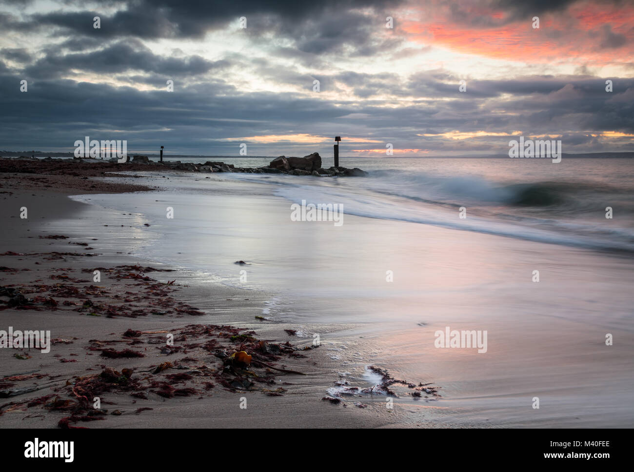 Des vagues sur la plage de Southbourne Banque D'Images