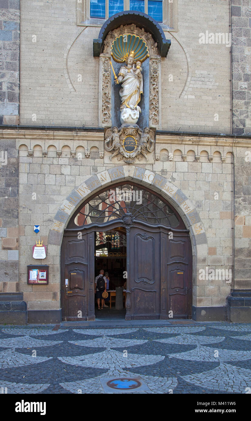 Entrée de Liebfrauenkirche (église Notre Dame) avec statue de la Vierge Marie, la vieille ville de Coblence, Rhénanie-Palatinat, Allemagne, Europe Banque D'Images