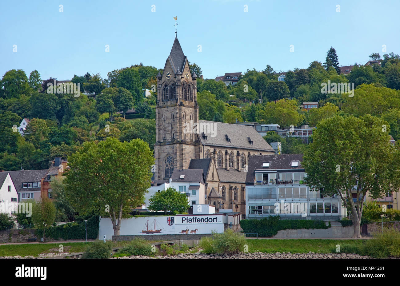 L'église paroissiale Saint Pierre et Paul à Rivière du Rhin, disrtrict,Pfaffendorf de Coblence, Rhénanie-Palatinat, Allemagne, Europe Banque D'Images
