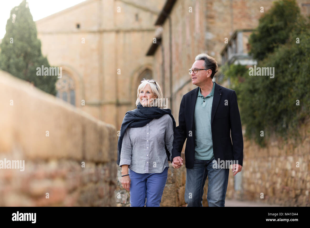 Couple en vacances visiter Monument Banque D'Images