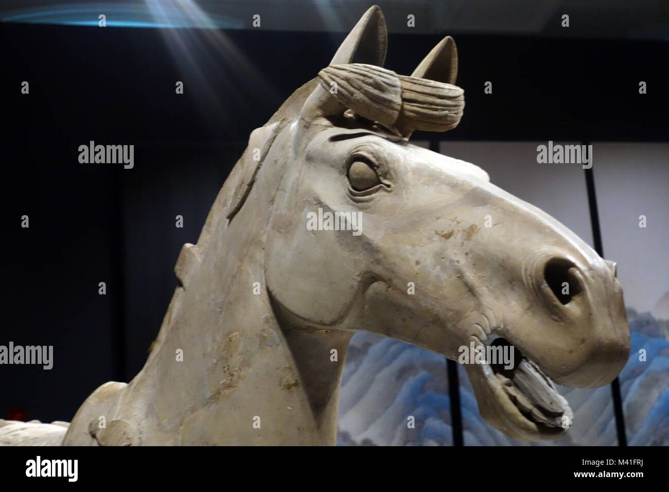 Gros plan de la tête d'un cheval de cavalerie du Premier Empereur de Chine et les guerriers de terre cuite Exposition sur l'affichage à l'World Museum, Liverpool. Banque D'Images