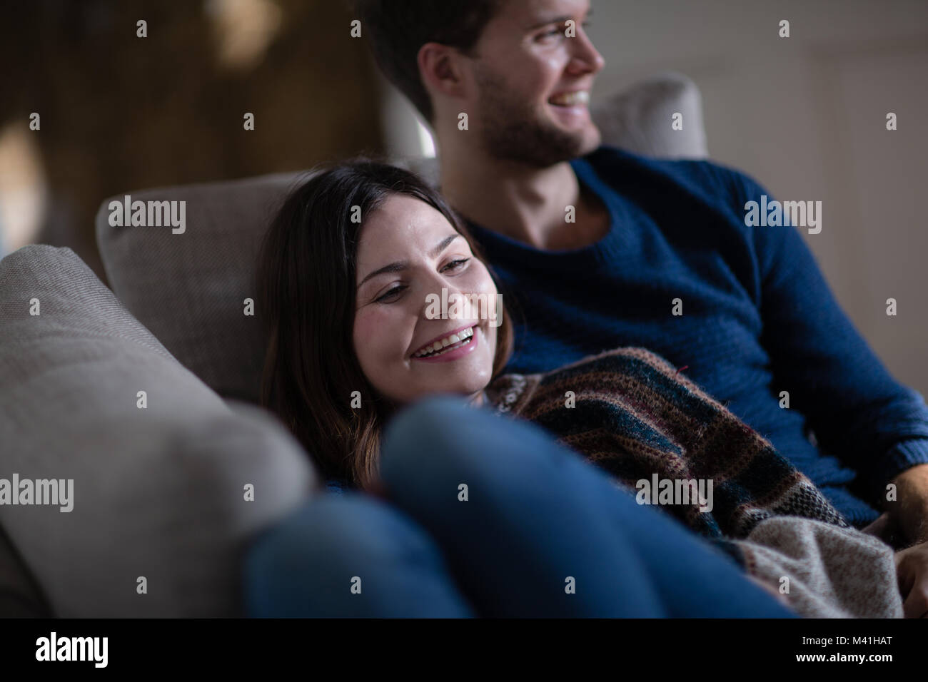 Couple relaxing on sofa together Banque D'Images