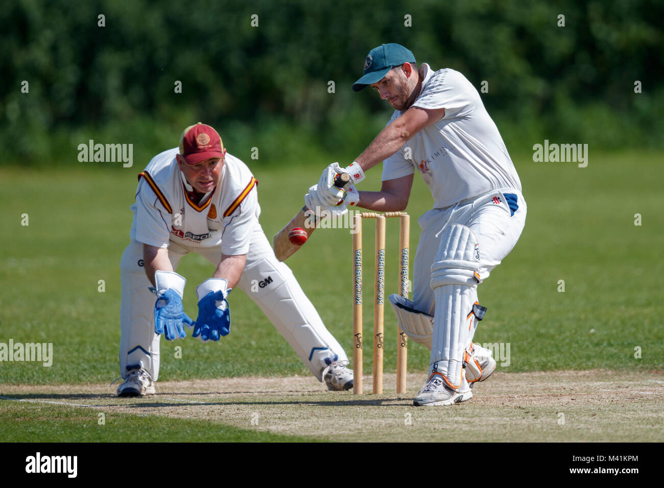 Batteur de cricket en action. Banque D'Images