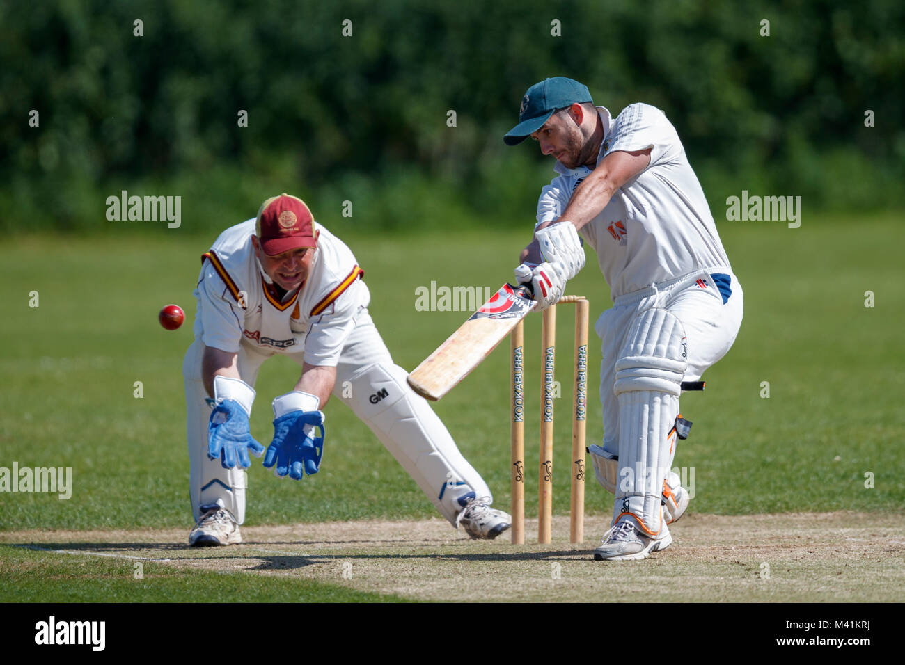 Batteur de cricket en action. Banque D'Images