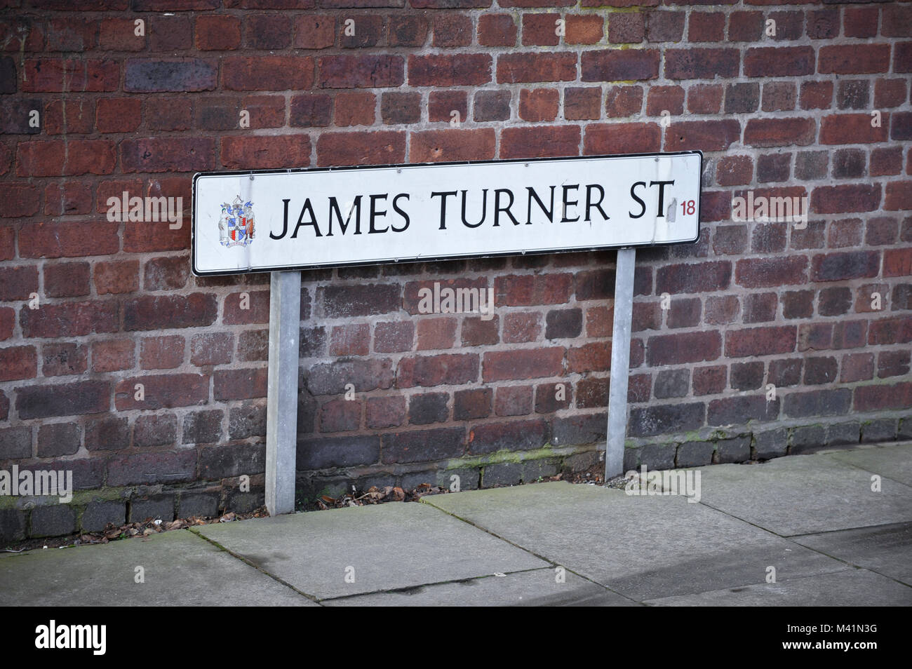 Avantages Street. James Turner est représenté dans la rue Winston zone verte de Birmingham. Il a été filmé pour un documentaire sur Channel 4 TV. Banque D'Images