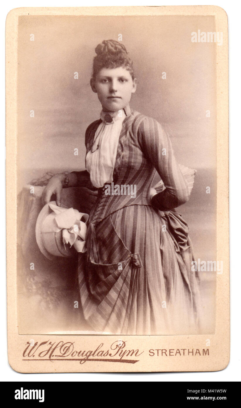 Amy Stringer : studio portrait victorien formelle faite vers 1890 Banque D'Images