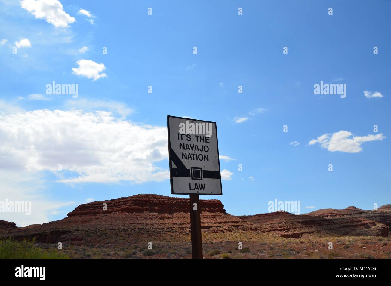 Avertissement pour les automobilistes sur la réserve indienne navajo USA Banque D'Images