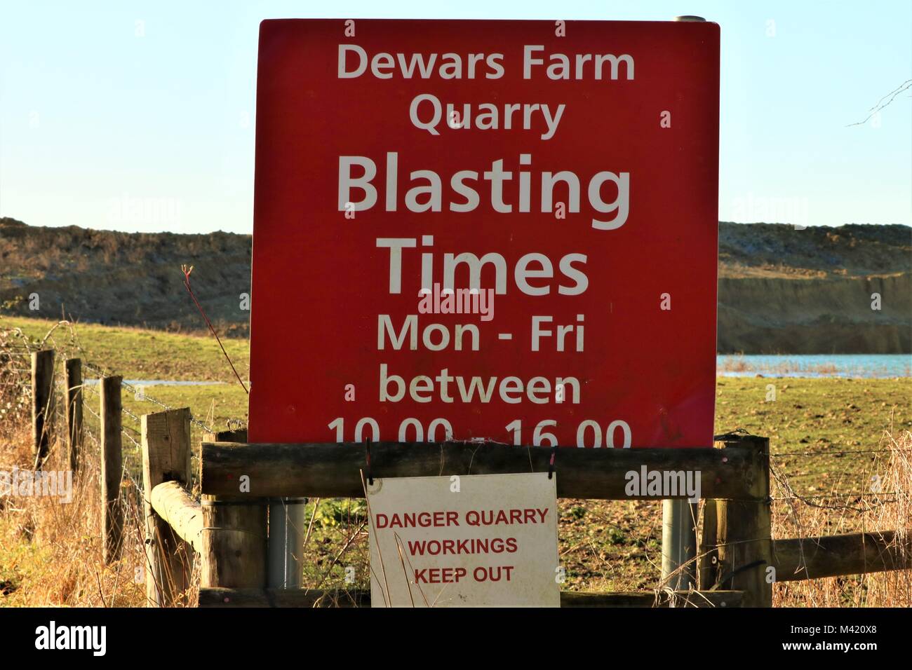 Carrière ferme Dewars Blasting fois signe, Oxfordshire, UK Banque D'Images