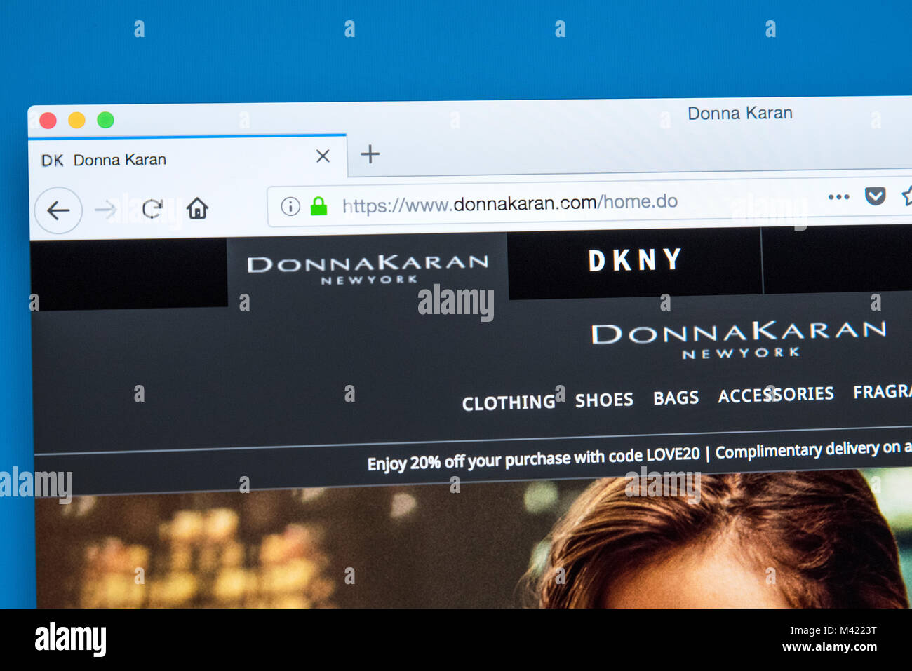 Londres, UK - 8 février 2018 : La page d'accueil du site web officiel de Donna Karan, également connu sous le nom de DK - le créateur de mode Américain, le 8 février Banque D'Images