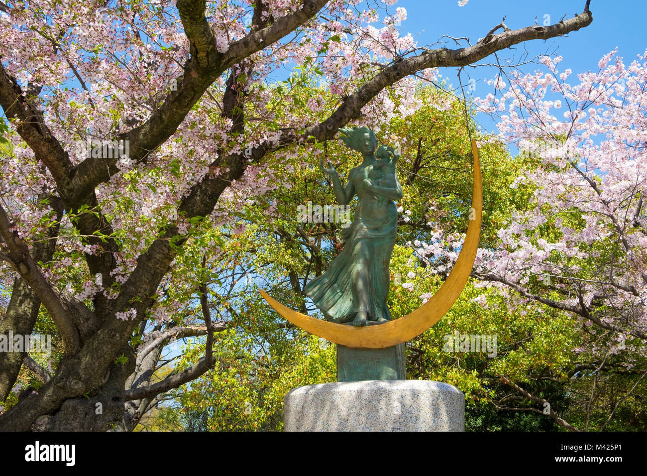 Statue d'une prière pour la paix dans le parc de la paix, Hiroshima, Japon Banque D'Images