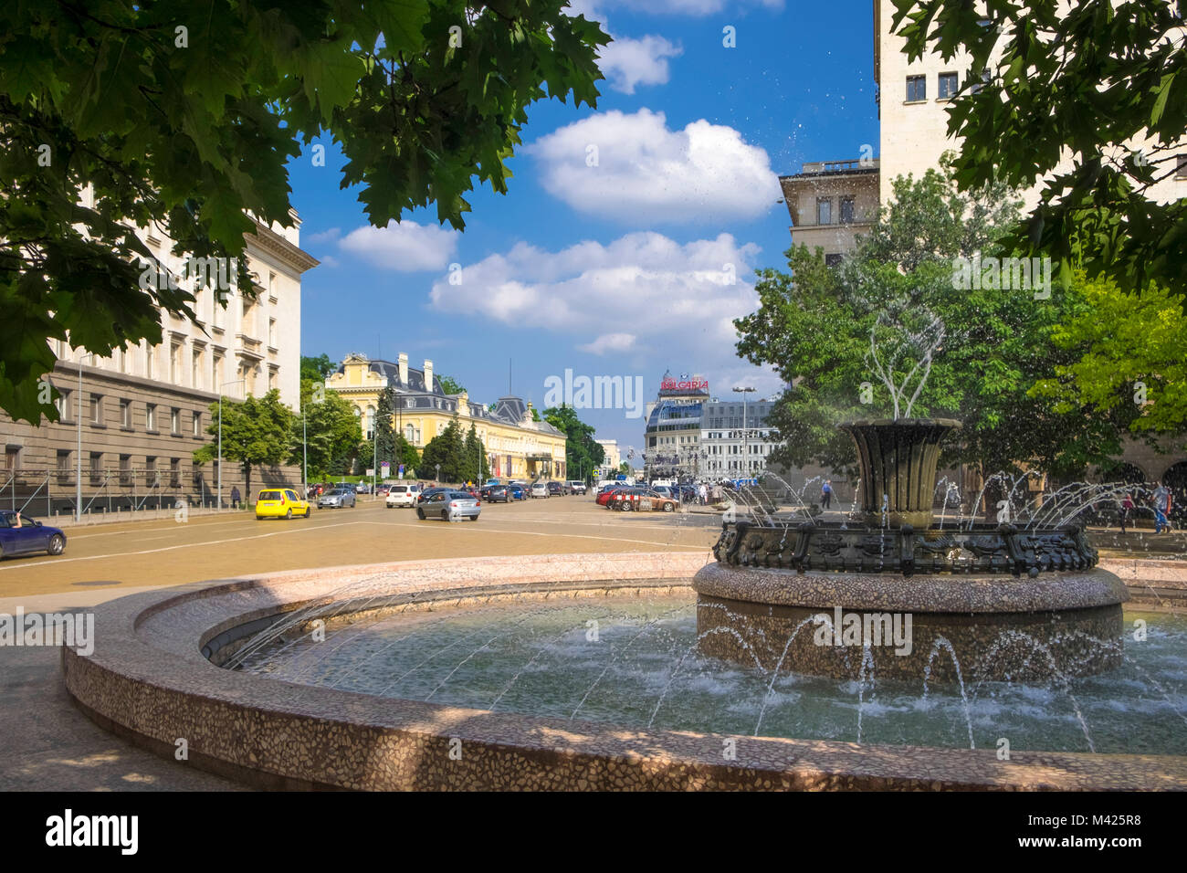 La fontaine en face du bureau du Président sur la place de l'indépendance, Sofia, Bulgarie Banque D'Images