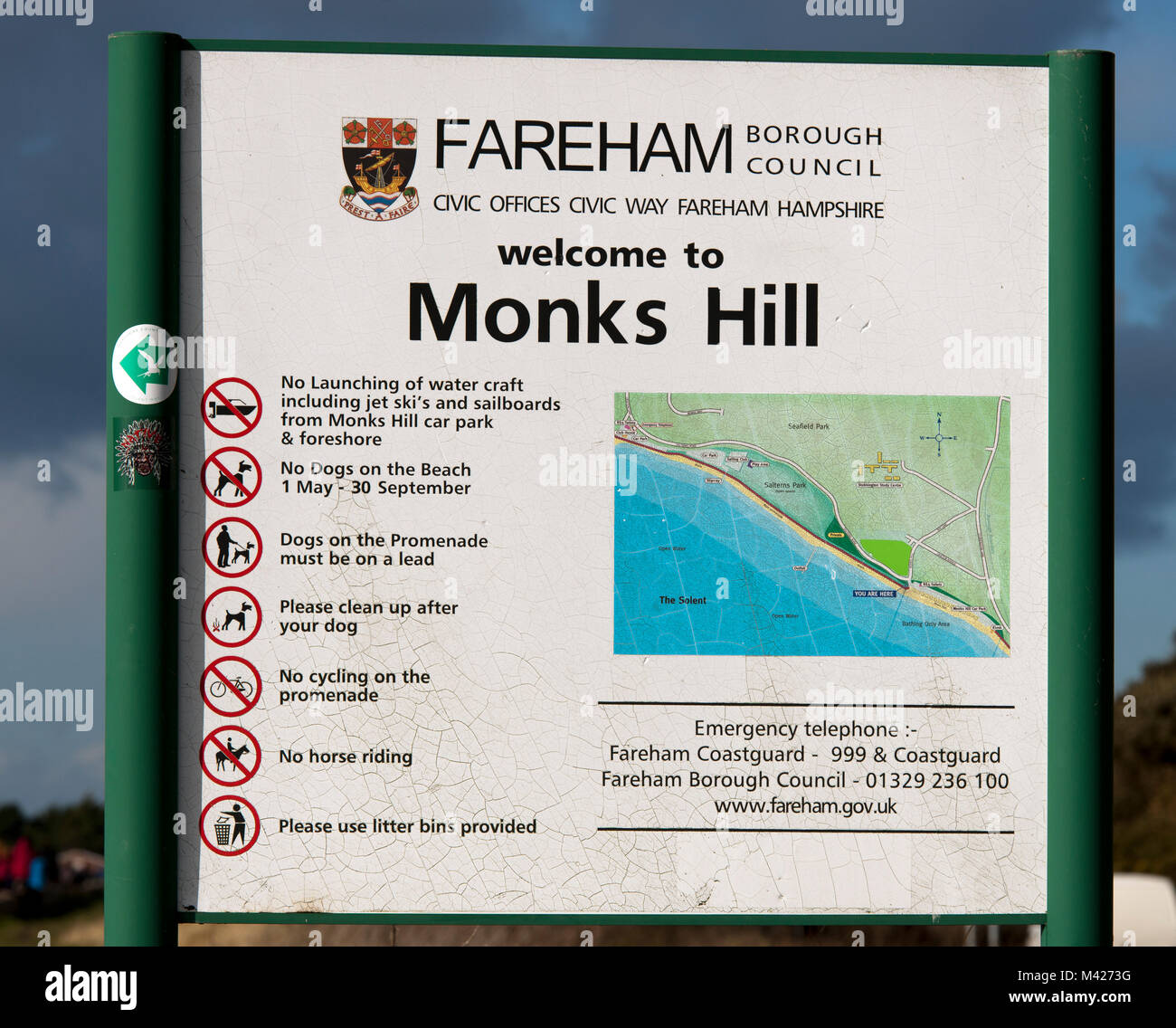 Panneau de bienvenue aux moines Hill, Lee-sur-le-Solent, Fareham, Hampshire, England, UK. Banque D'Images