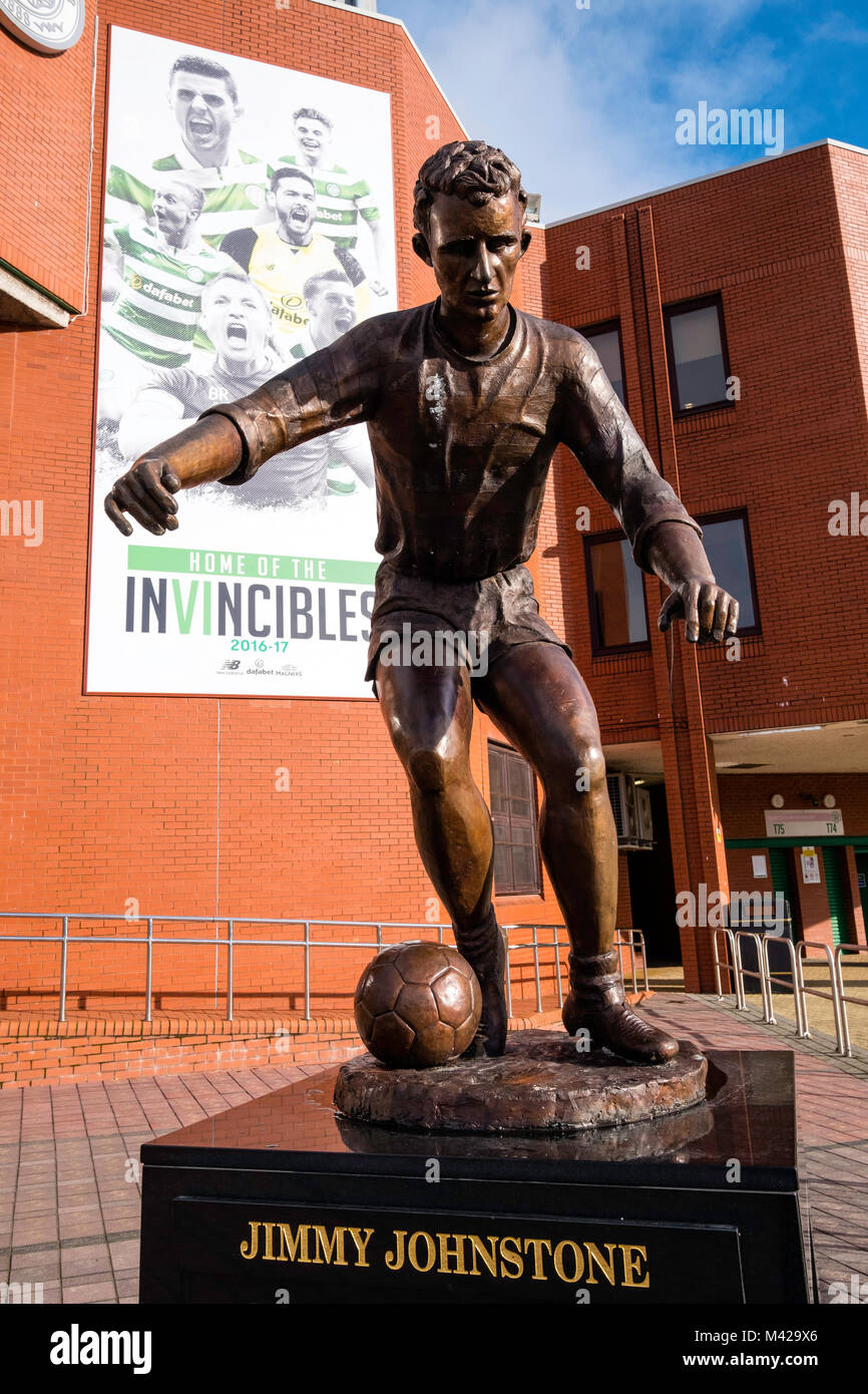 Statue de Jimmy Johnstonel à l'extérieur de la maison de parc Celtique Celtic Football Club de Parkhead , Glasgow, Ecosse, Royaume-Uni Banque D'Images