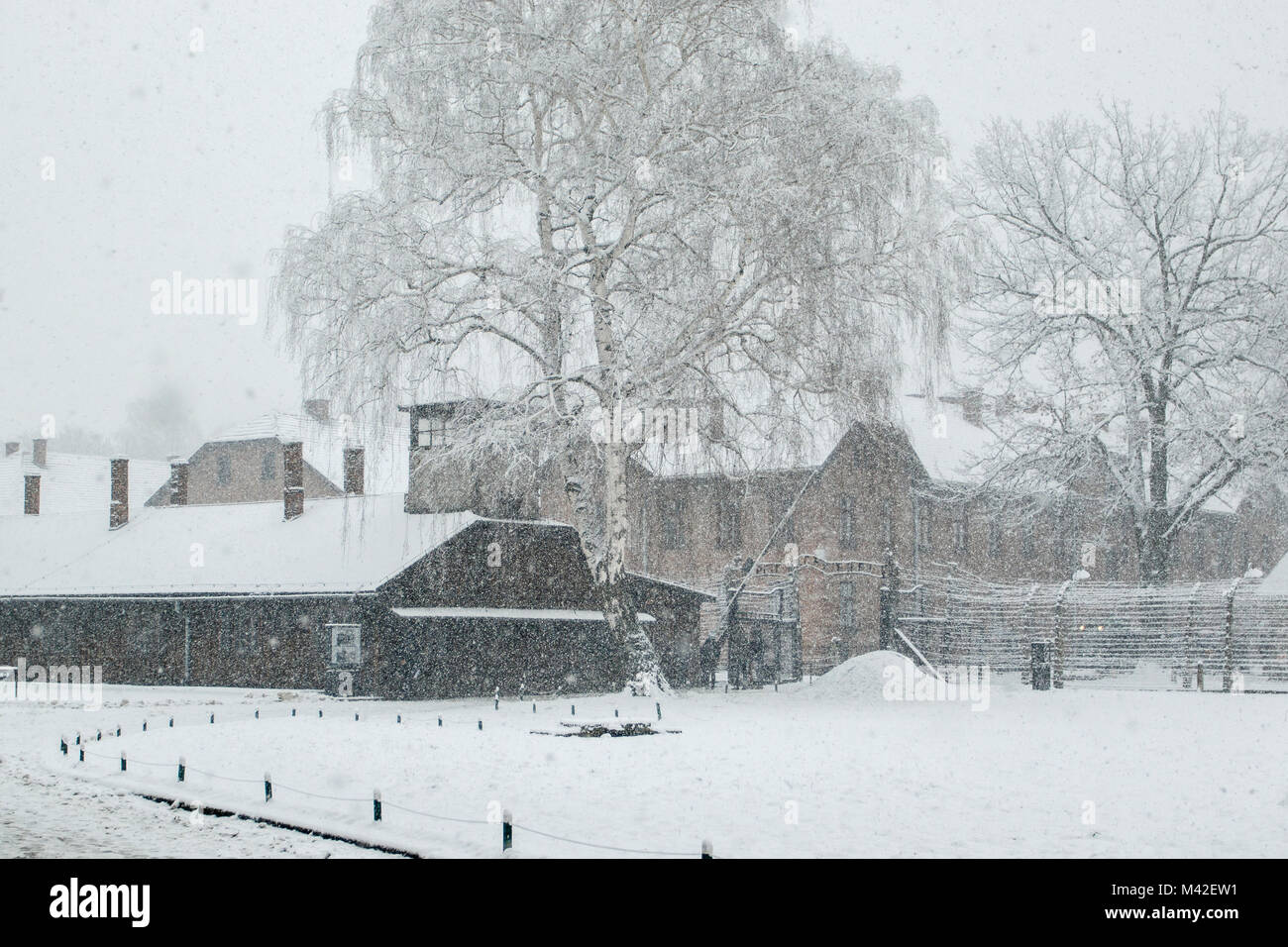Auschwitz, Malopolskie / Pologne - 04 févr. 2018 : Auschwitz Birkenau, camp de concentration et d'extermination nazi entrée. Banque D'Images