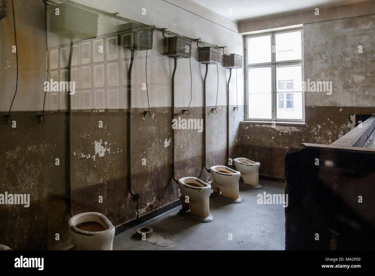 Auschwitz, Malopolskie / Pologne - 04 févr. 2018 : Auschwitz Birkenau, camp de concentration et d'extermination nazis. Salle de bains prisonniers. Banque D'Images