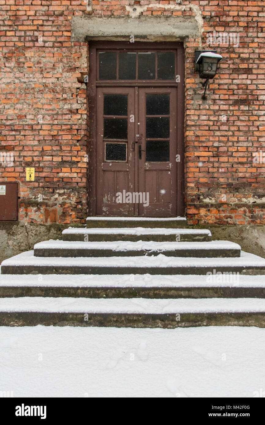 Auschwitz, Malopolskie / Pologne - 04 févr. 2018 : Auschwitz Birkenau, camp de concentration et d'extermination nazis. Avis de casernes. Banque D'Images