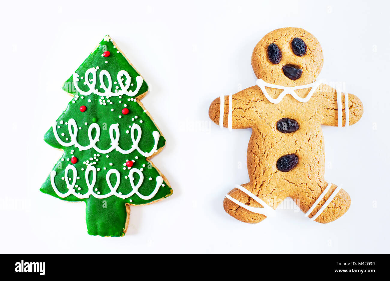 Gingerbread Man Noël arbre de Noël et Cookie Cookie isolé sur fond blanc. Banque D'Images