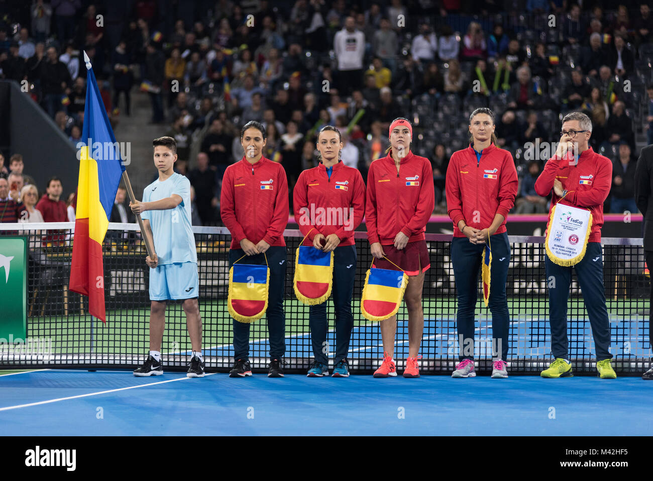 CLUJ NAPOCA, Roumanie - 10 février 2018 : l'Équipe nationale de tennis de la Roumanie dans l'aire de jeux, à la cérémonie d'ouverture de Fed Cup World Group P Banque D'Images