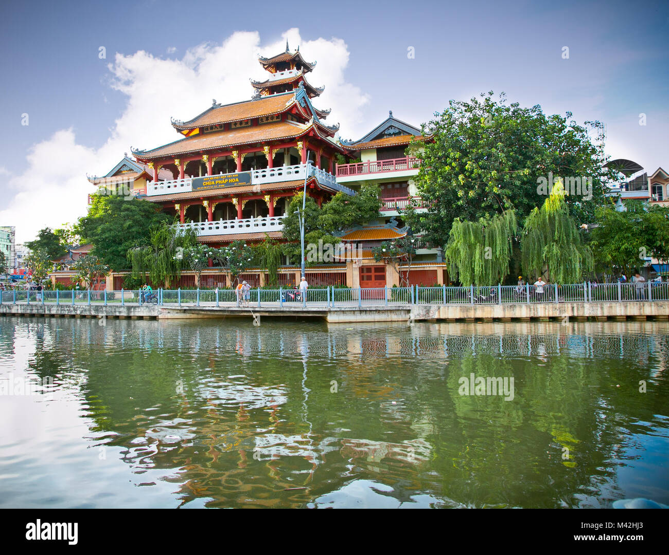 Chua Phap Hoa Temple par le Vénérable Thich Thanh Dao ou Temple du Lotus à Ho Chi Minh, Vientnam. Banque D'Images