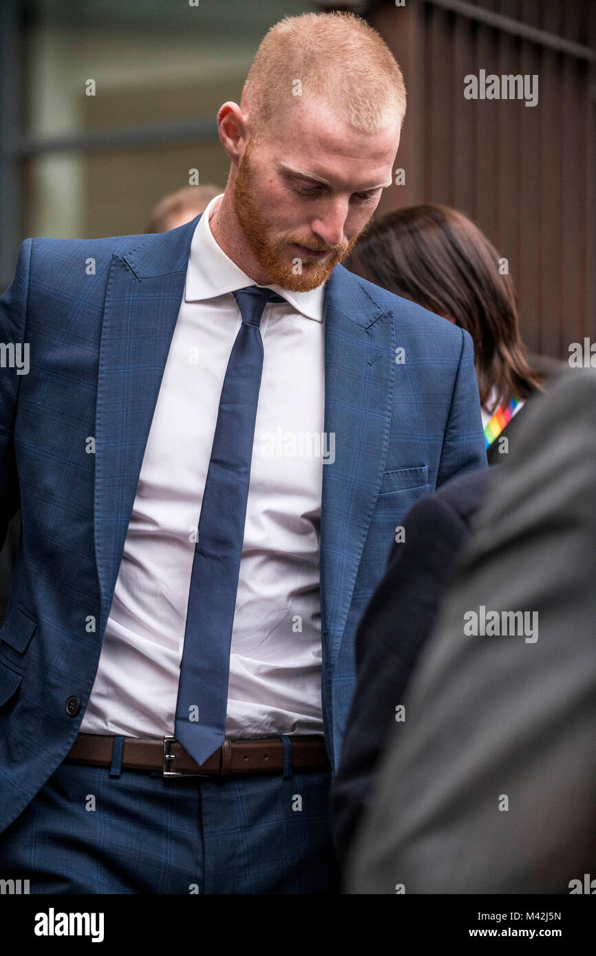 Angleterre Cricketer Ben Stokes à feuilles Bristol Magistrates Court où il a plaidé non coupable à l'échauffourée. Banque D'Images