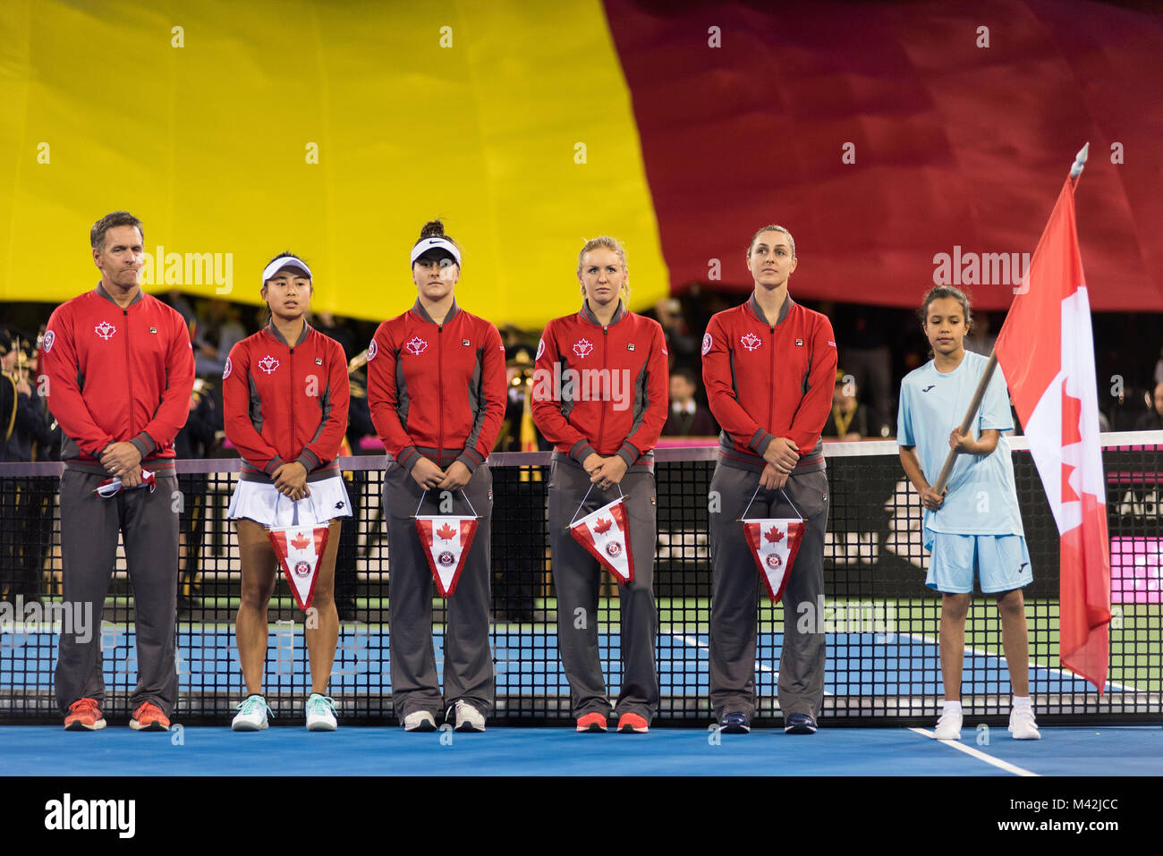 CLUJ NAPOCA, Roumanie - 10 février 2018 : l'Équipe nationale de Tennis Canada d'entrer dans l'aire de jeux, à la cérémonie d'ouverture de Fed Cup World Group Pl Banque D'Images