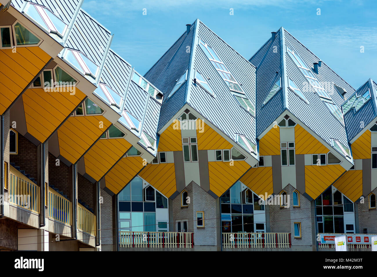Maisons Cube et nouvelle génération de gratte-ciel dans le centre de Rotterdam, Pays-Bas. Banque D'Images