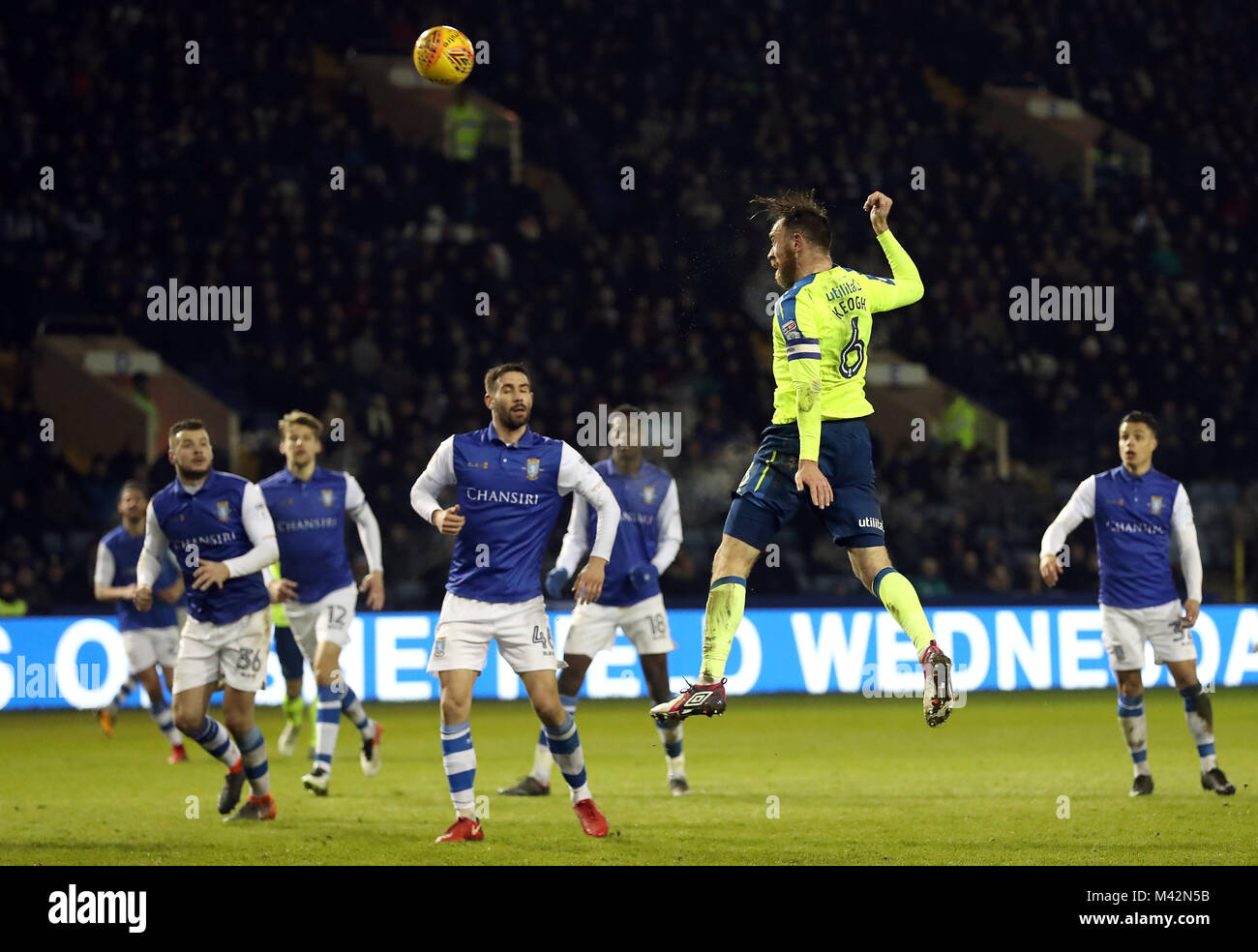 Sheffield Wednesday's Morgan Fox avec une tentative de but pendant le match de championnat de pari Ciel à Hillsborough, Sheffield. Banque D'Images