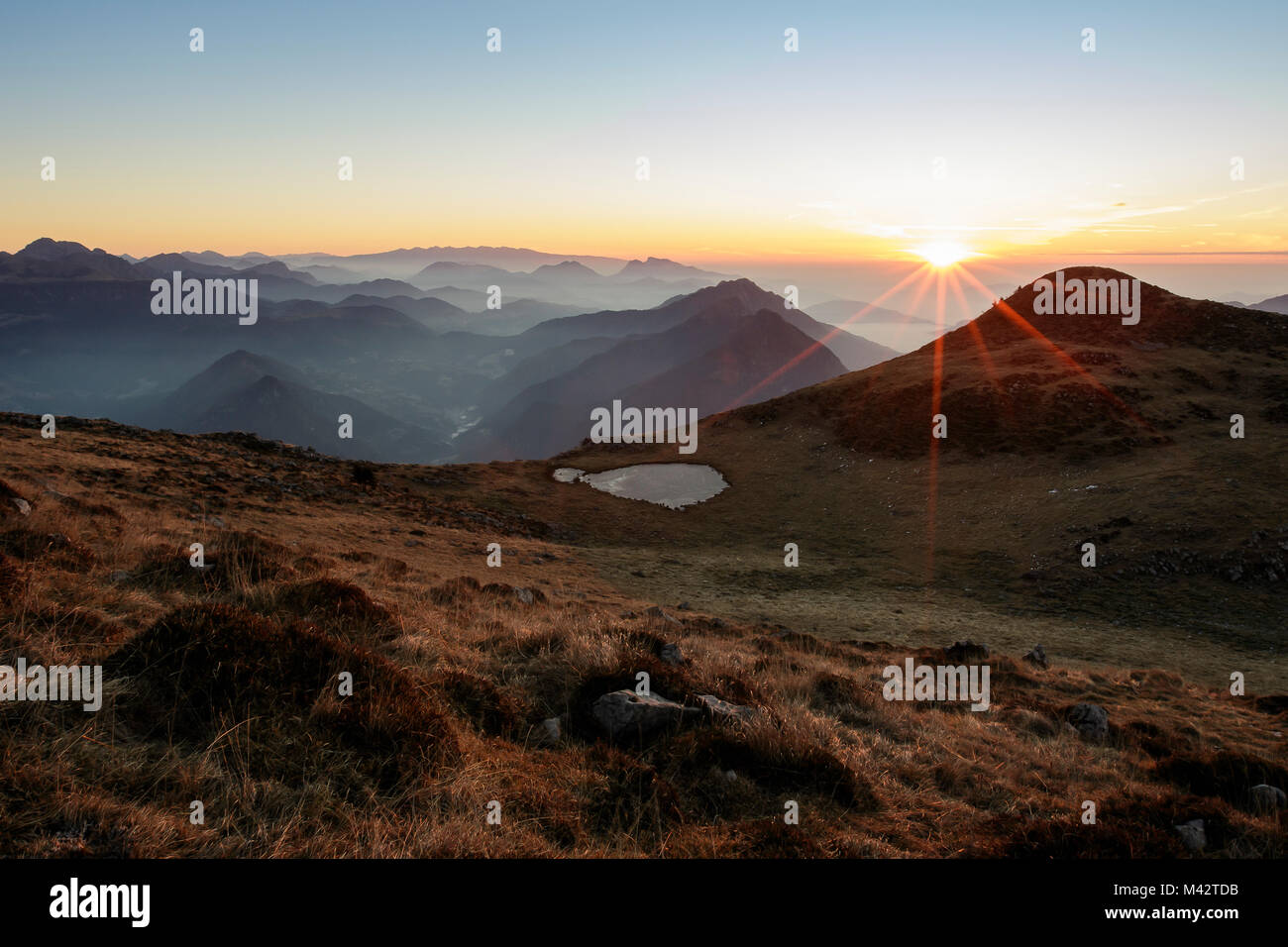 Brescia, Lombardie, Italie. Sunrise de Guglielmo peak. Banque D'Images